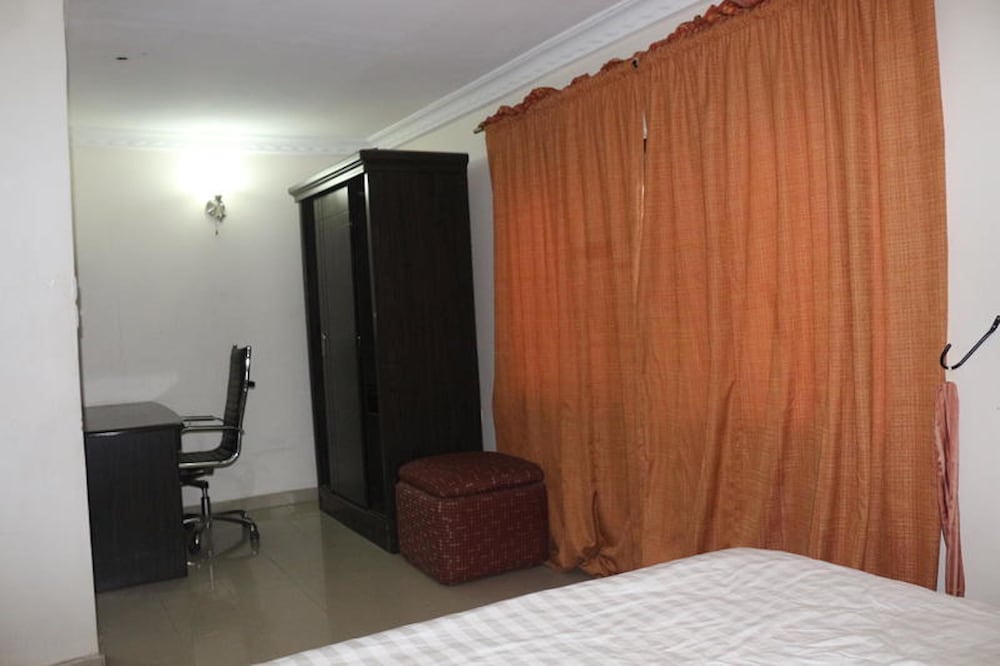 Suite, 1 Queen Bed photo 2