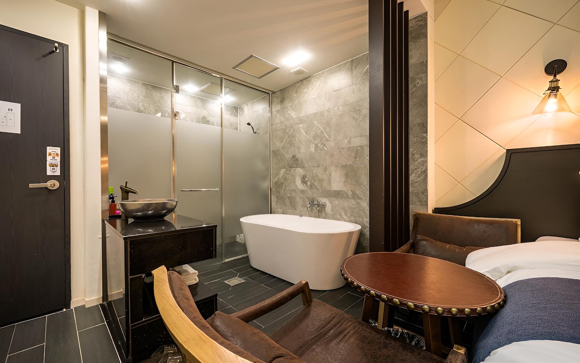 Room (Suite Twin - 1 room 100% parking avai) - Photo 3