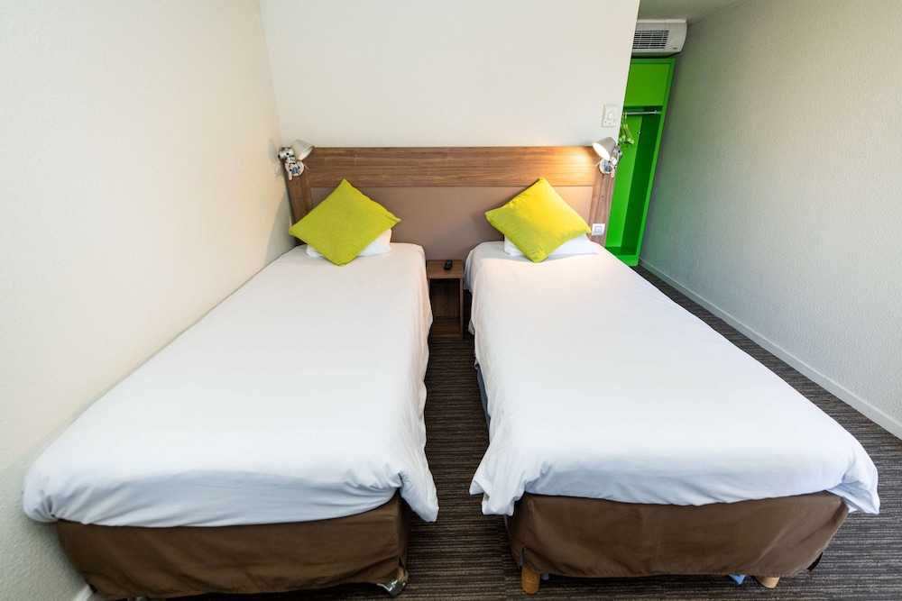 Standard Room, 2 Twin Beds - Photo 7