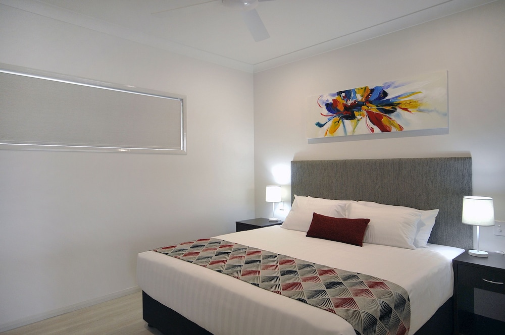 Deluxe One Bedroom King Apartment photo 2