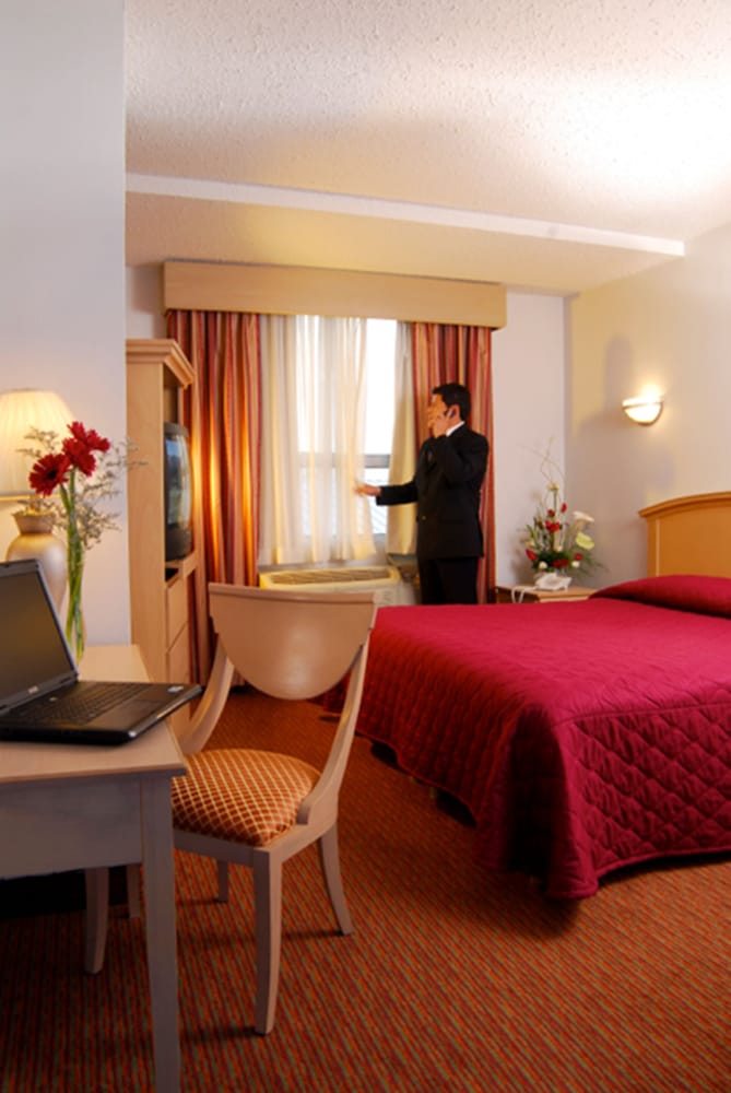 Standard Single Room, 1 King Bed photo 2