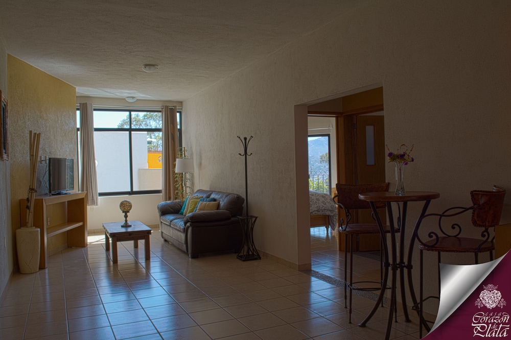 Family Studio Suite, Multiple Beds, City View, Mountainside photo 3