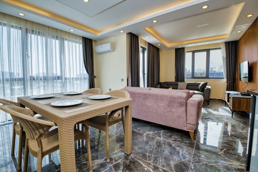 Comfort Suite, City View