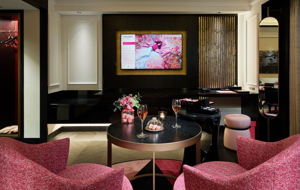 Superior King Room - Photo 10