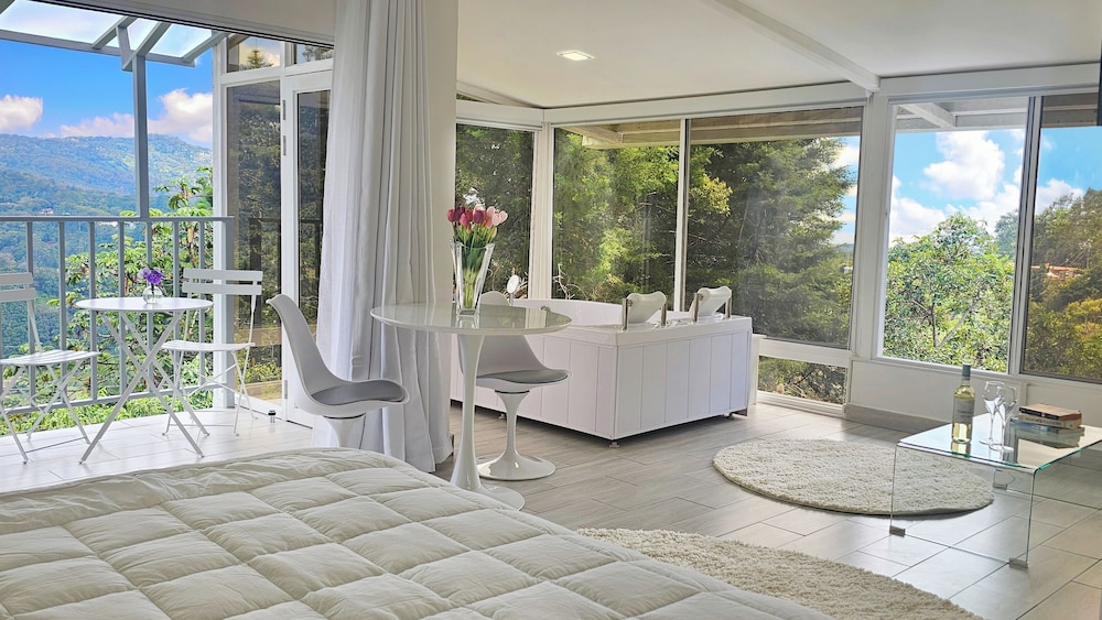Superior Suite, 1 King Bed, Valley View, Mountainside photo 1