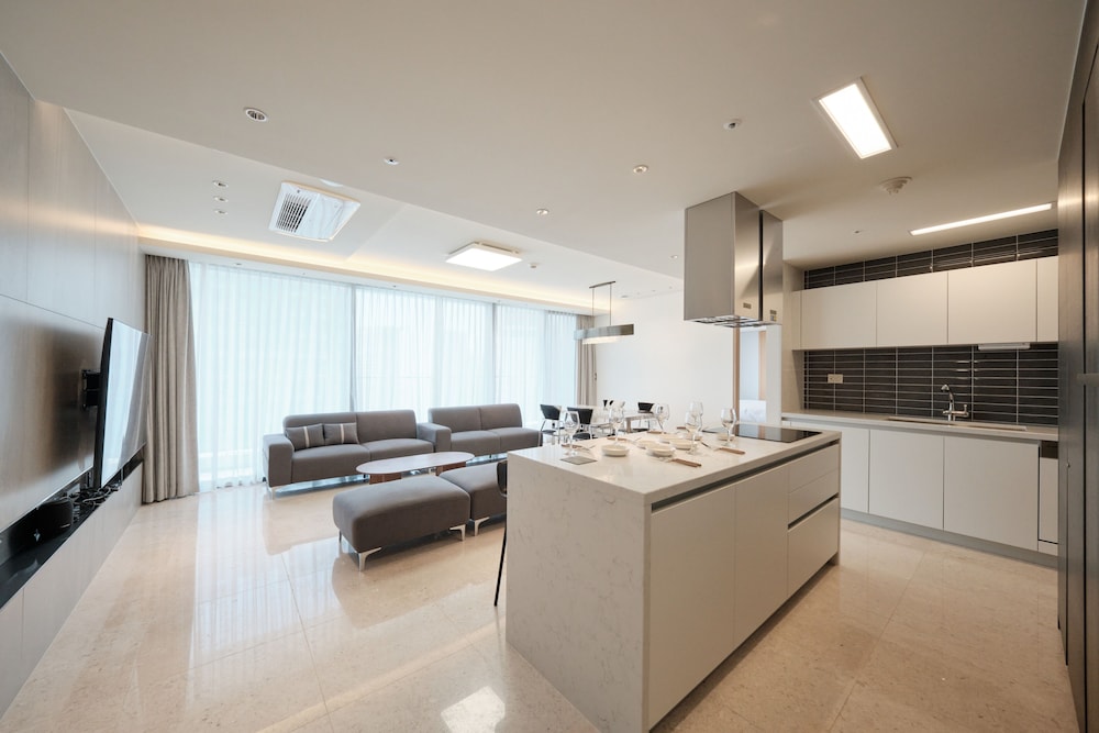 COLLECTION SUITE (6 people) photo 1