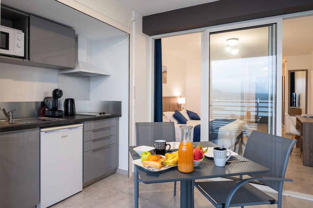 Standard Studio, 1 Queen Bed, Sea View - Photo 5
