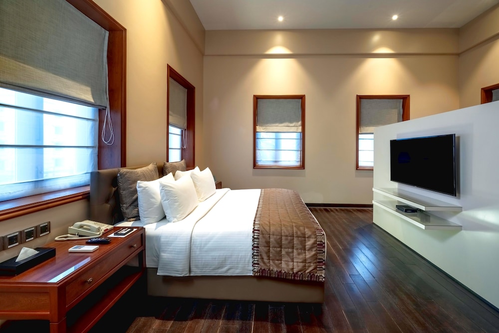 Premier Club Room with Executive Lounge Access, Garden View - Photo 5