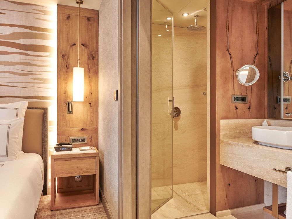 Swiss, Superior Room, 1 King Bed - Photo 4