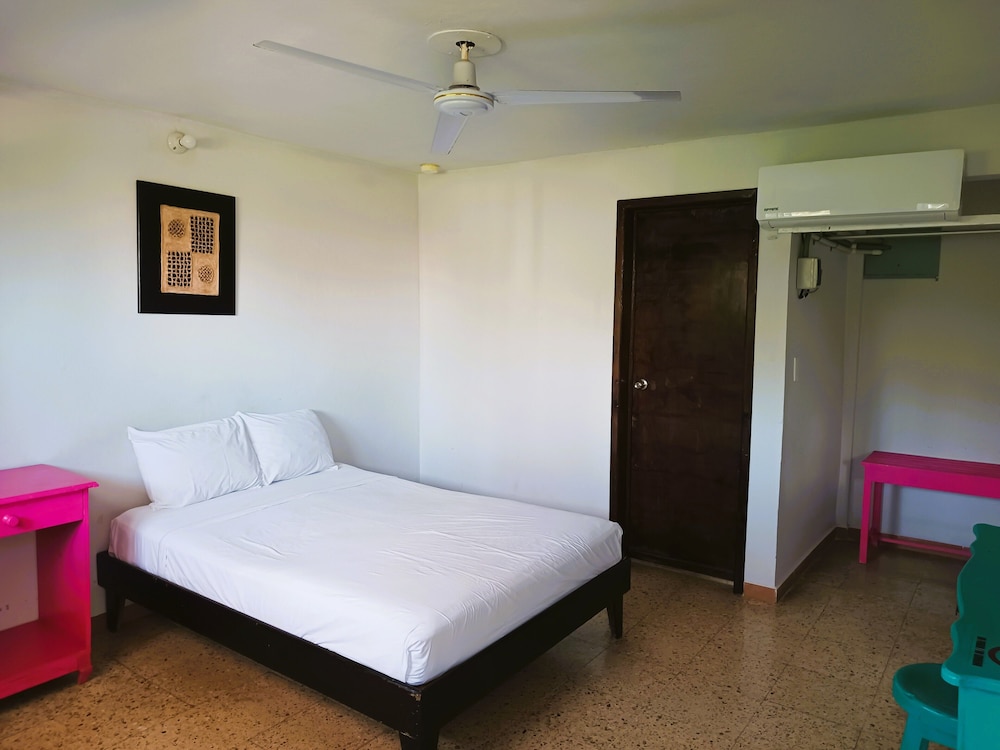 Economy Single Room, Multiple Beds, Private Bathroom photo 3