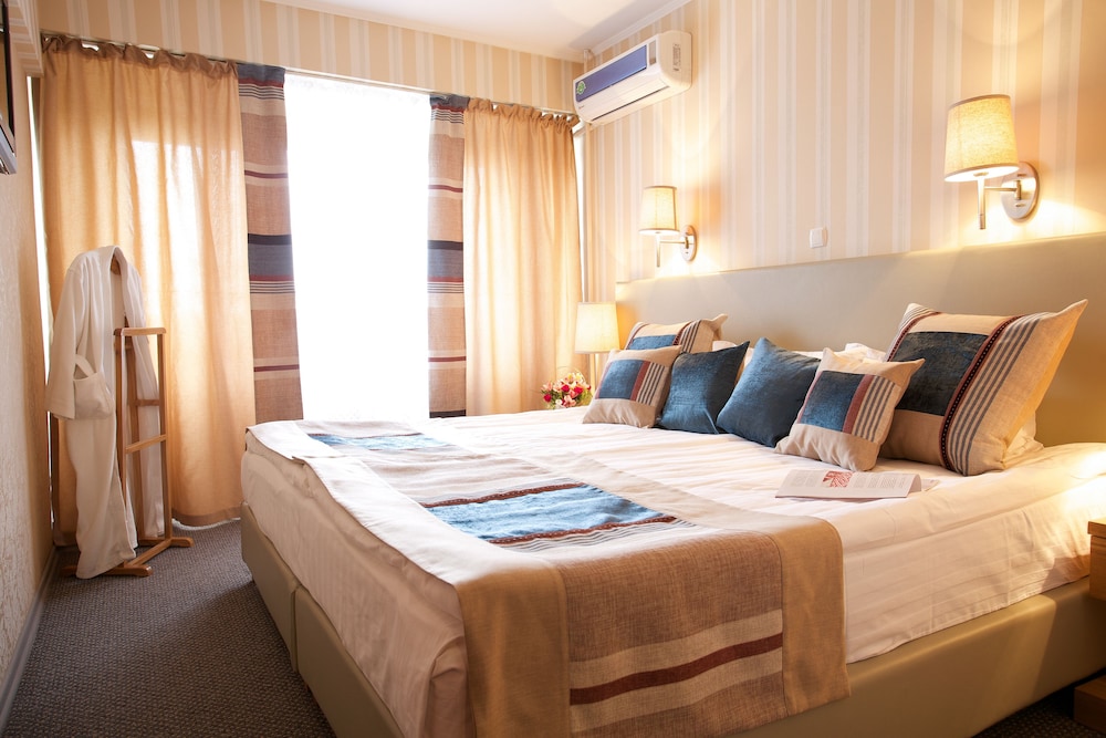 Standard Double or Twin Room photo 2