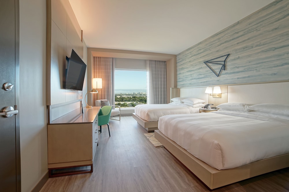 Basic Room, 2 Queen Beds - Photo 2