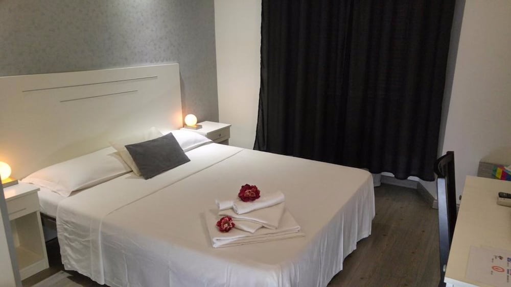 Deluxe Double Room, Ensuite photo 2