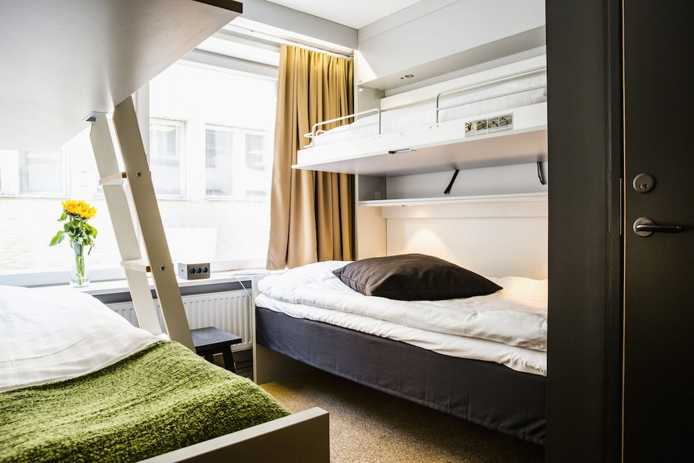Standard Twin Room (2 single and 2 wallbeds) photo 1