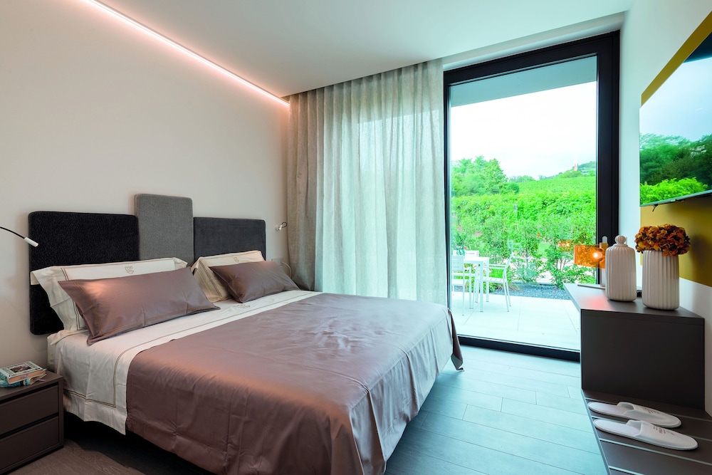 Luxury Condo photo 1
