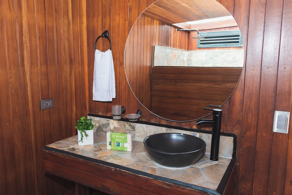 Deluxe Cabin, 1 Queen Bed, Lake View photo 2
