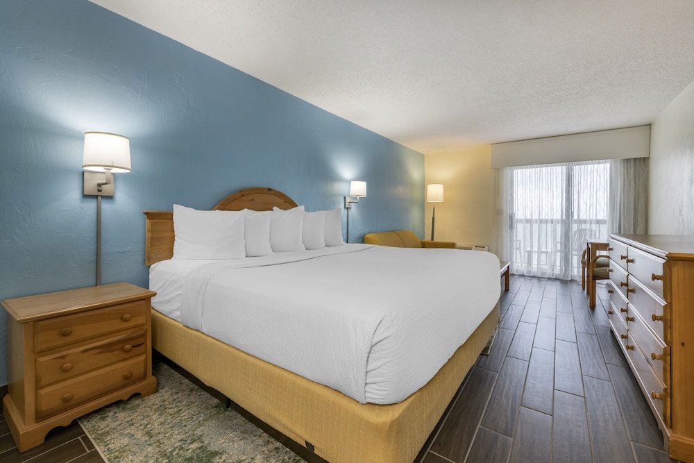 Deluxe Room, 1 King Bed with Sofa bed, Kitchenette, Oceanfront