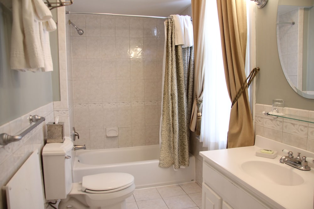 Luxury Room 301 Main House thumbnail 6
