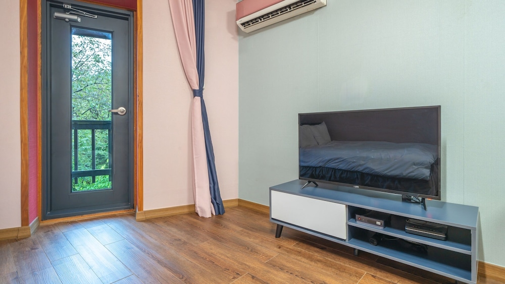 Basic Room, 1 Bedroom (B201(couple room))