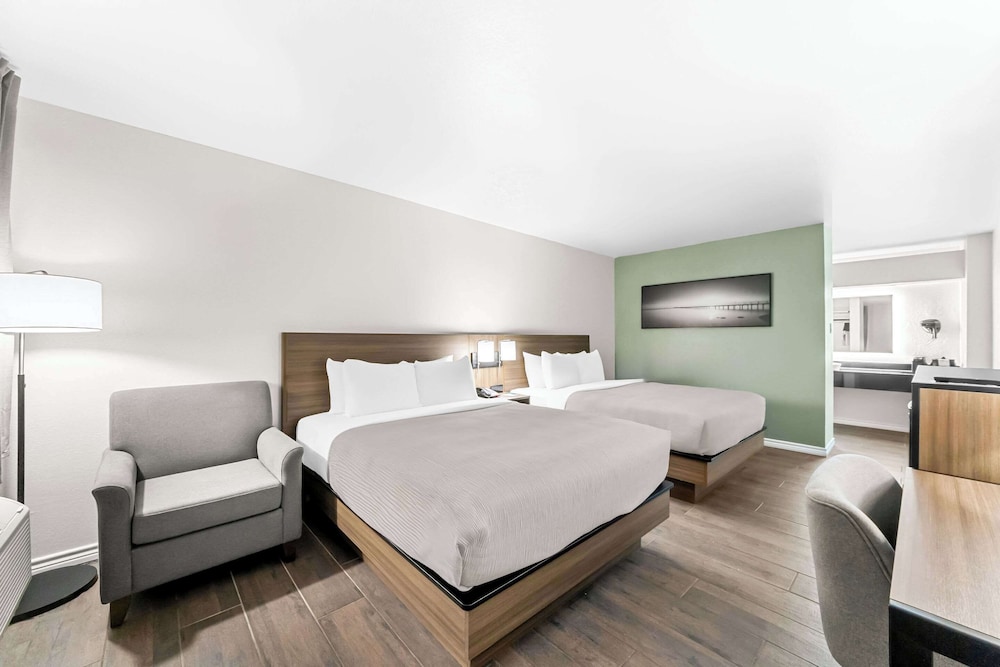 Standard Room, 2 Queen Beds, Non Smoking - Photo 2