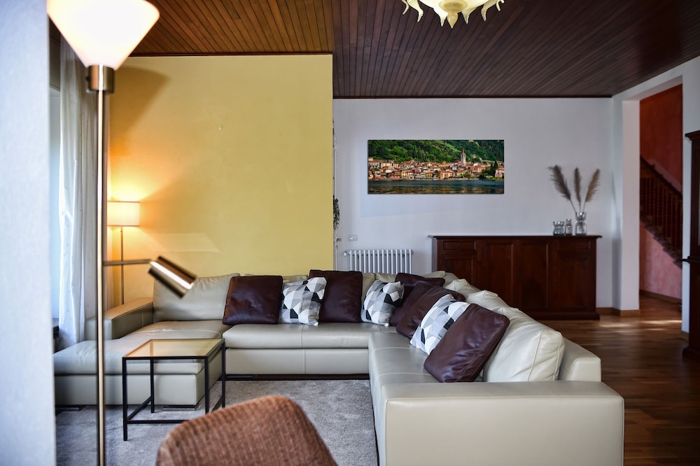 Basic Villa photo 2