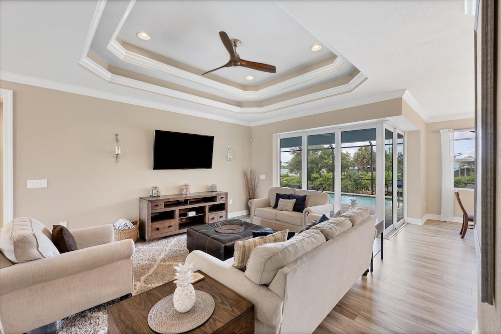 House, Multiple Beds, Pool Access (E5S831) photo 1