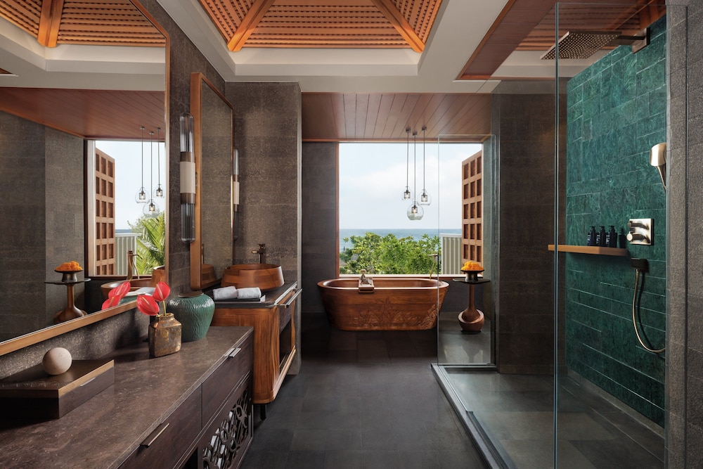 Premium Suite, 1 King Bed (Lagoon Access)