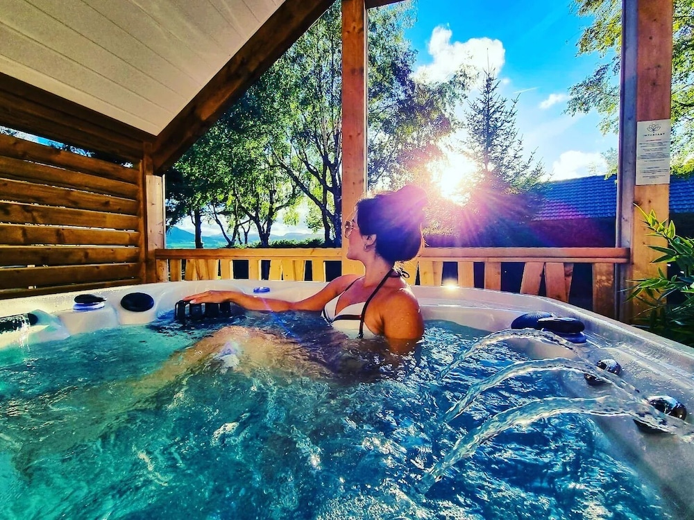 Premium Suite, 1 Queen Bed, Hot Tub, Mountain View - Photo 19