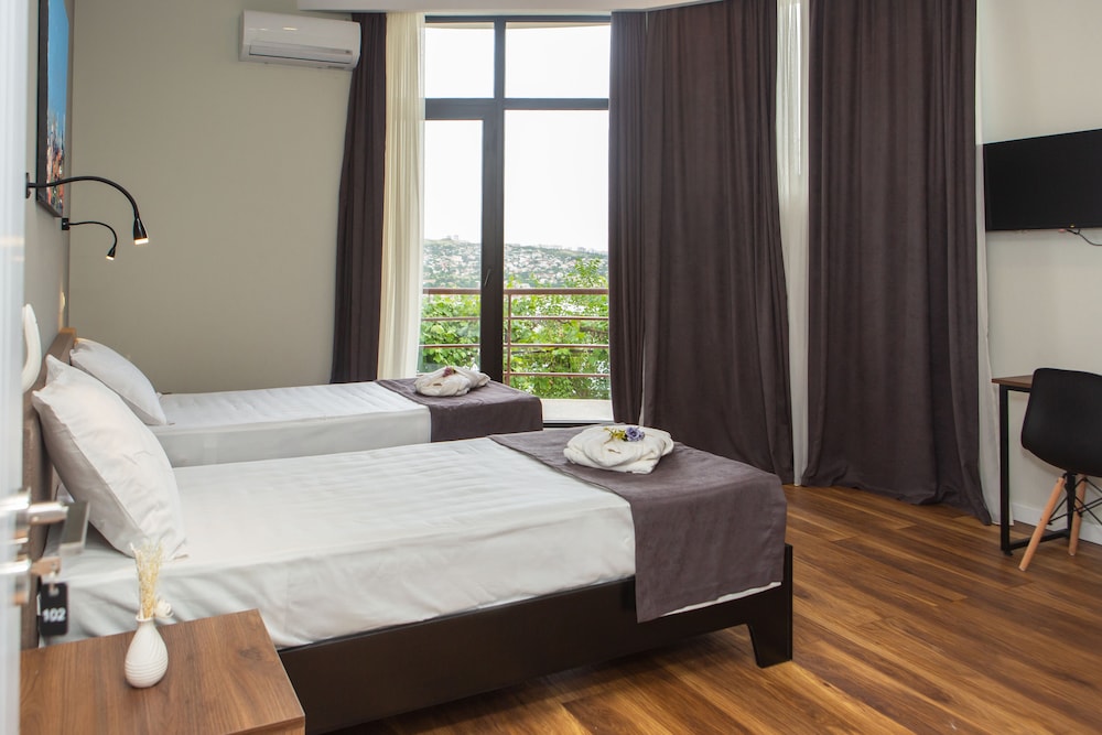 Standard Twin Room, Terrace, City View - Photo 1