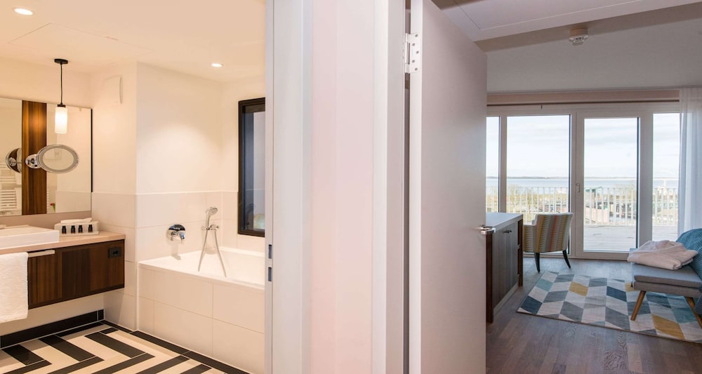 Suite, 1 Double Bed, Balcony photo 3