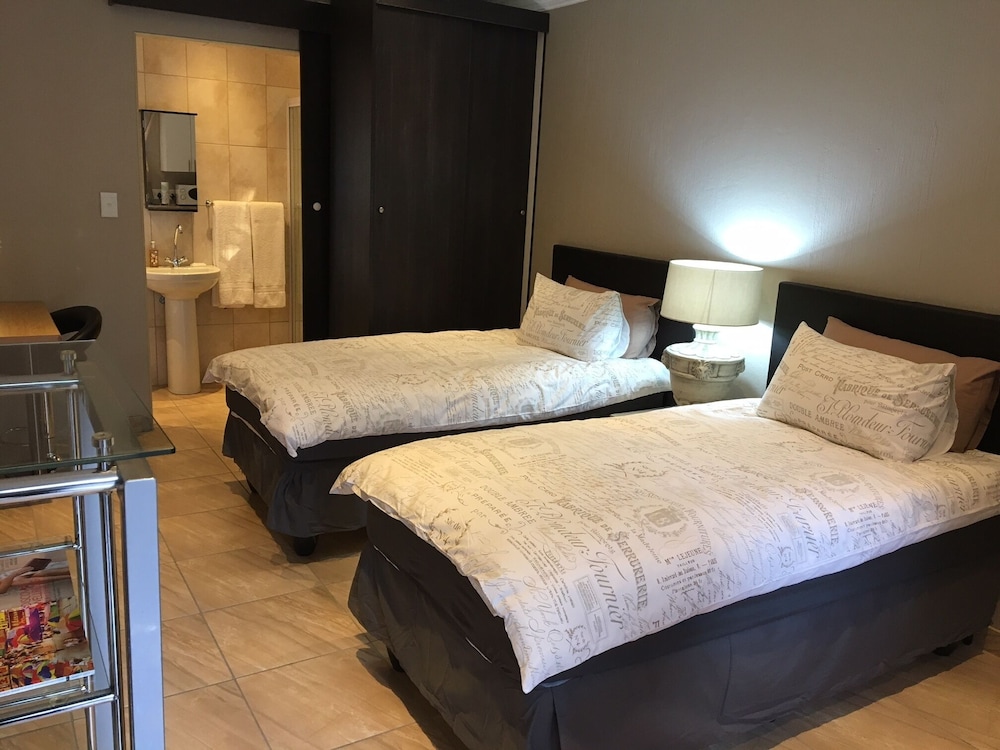 Northwold Suite 2 photo 1