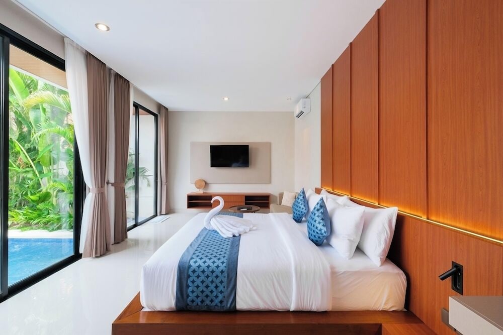Villa, 1 King Bed, Pool View, Poolside