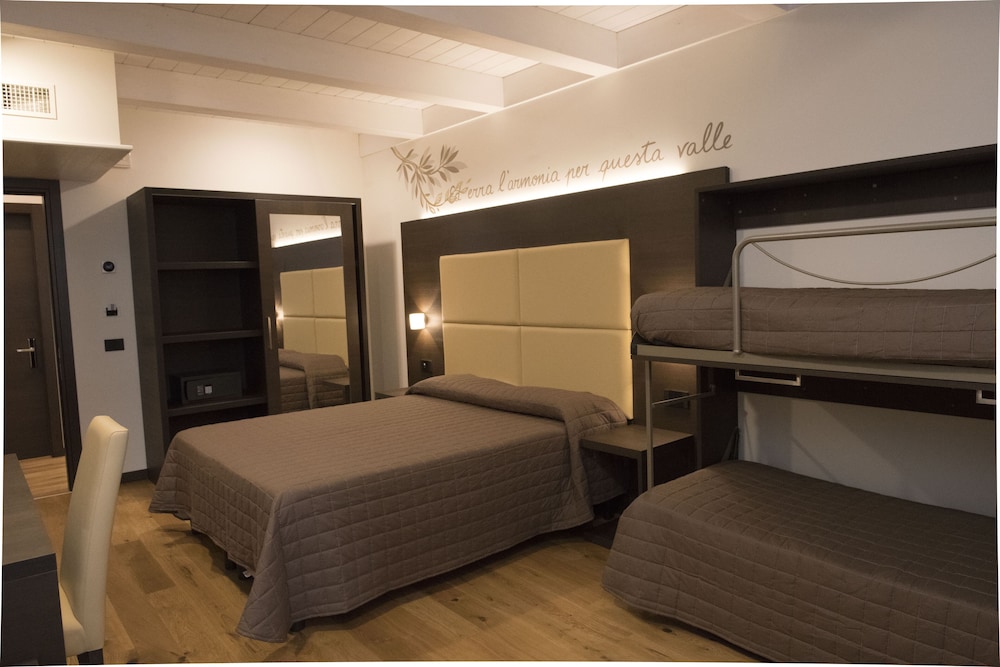 Superior Quadruple Room photo 1
