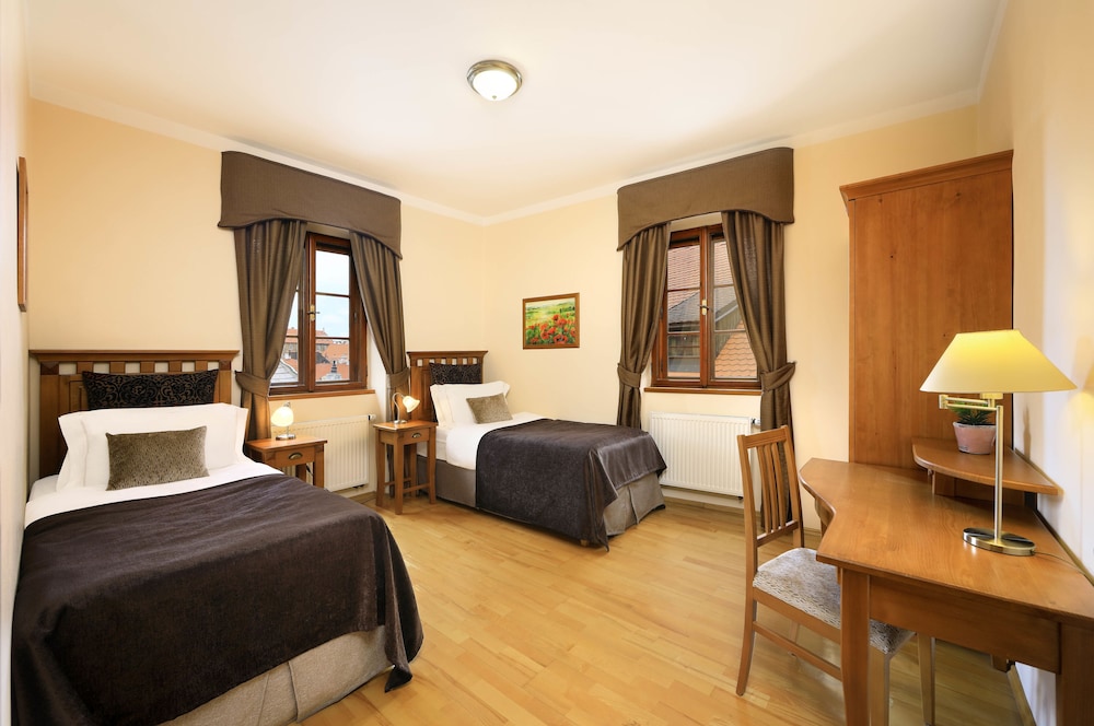 Family Apartment, 2 Bedrooms (3 First Floor Castle View ) photo 3