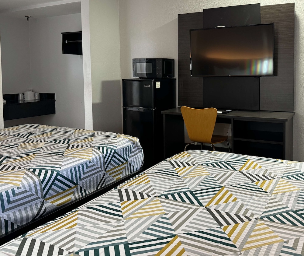 Standard Room, 2 Double Beds, Non Smoking, Refrigerator
