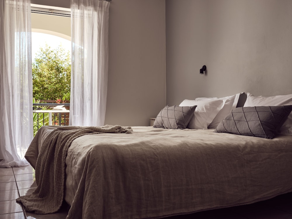 Standard Triple Room (2-3 Adults)