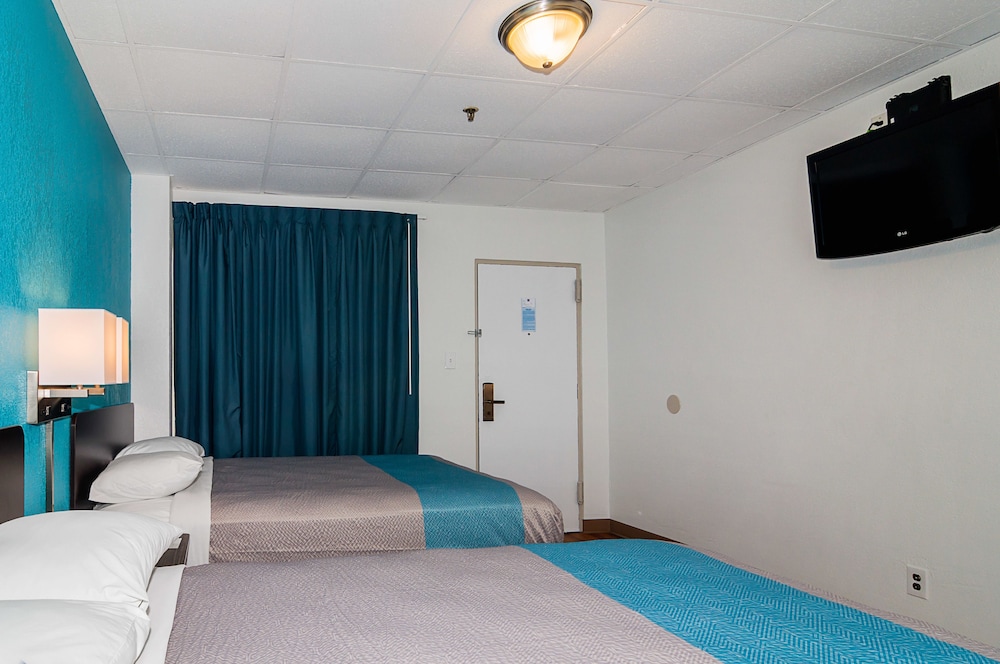 Standard Room, 2 Double Beds, Non Smoking photo 3
