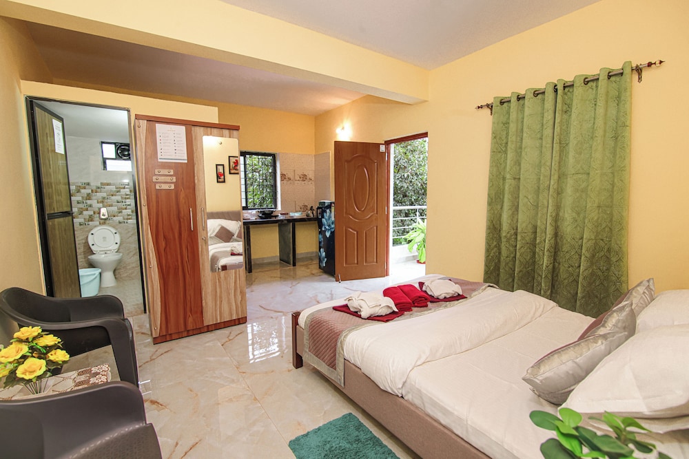 Comfort Studio, 1 Queen Bed, Balcony photo 1