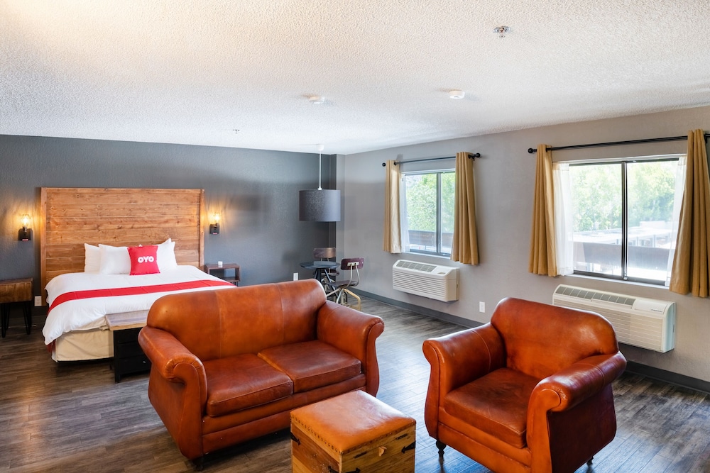 Premium Room, 1 King Bed - Photo 2