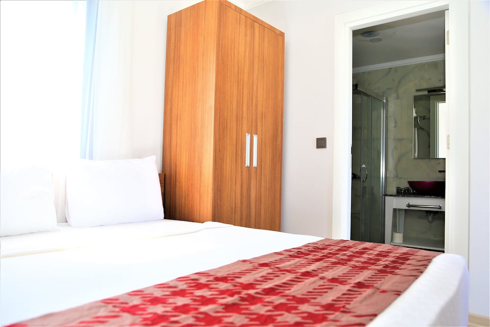 Economy Double or Twin Room, 1 Double or 2 Twin Beds photo 2