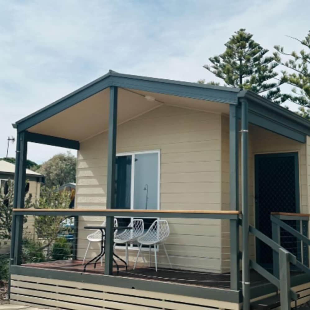 Basic Cabin, Balcony photo 3
