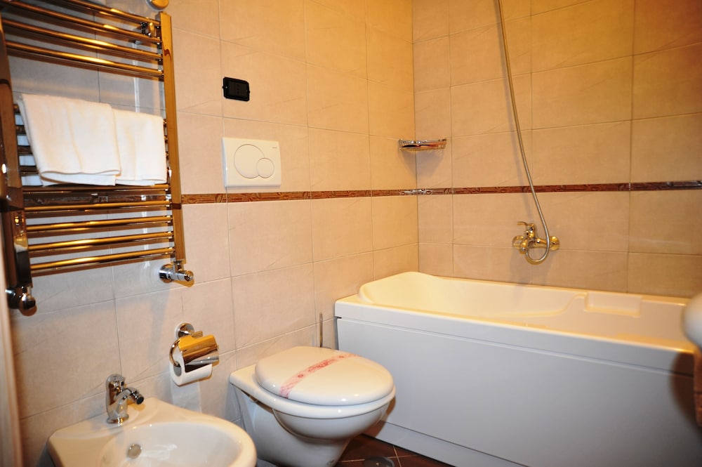 Triple Room - Photo 9