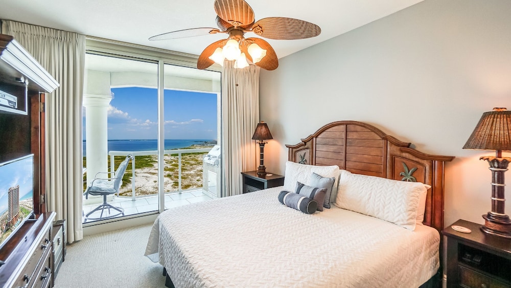 Deluxe 2 Bedrooms 2.5 Bath Condo, Waterview photo 3