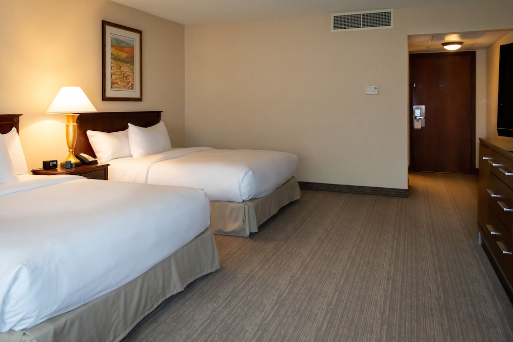 Room, 2 Queen Beds, Balcony, Pool View