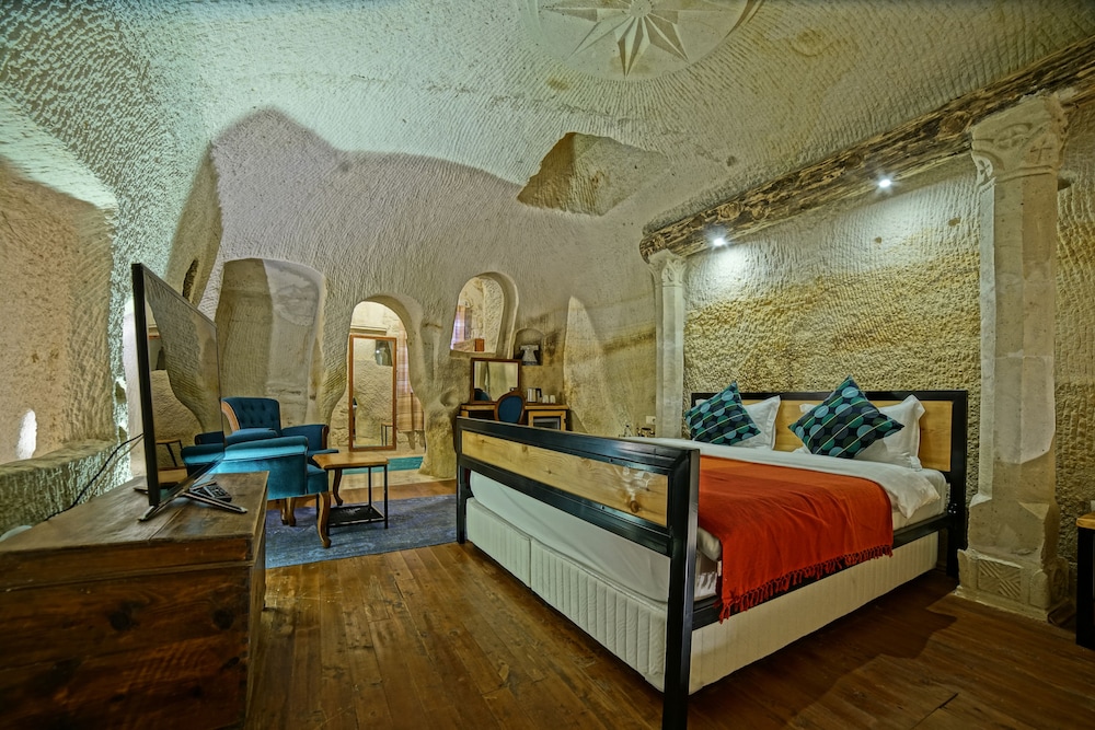 Executive Suite - Photo 1
