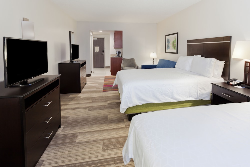 Standard Room, 2 Queen Beds - Photo 2