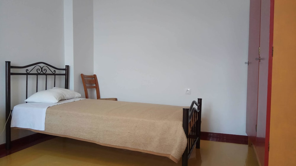 Economy Triple Room (9) photo 2