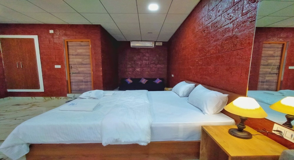 Deluxe Family Room - Photo 21