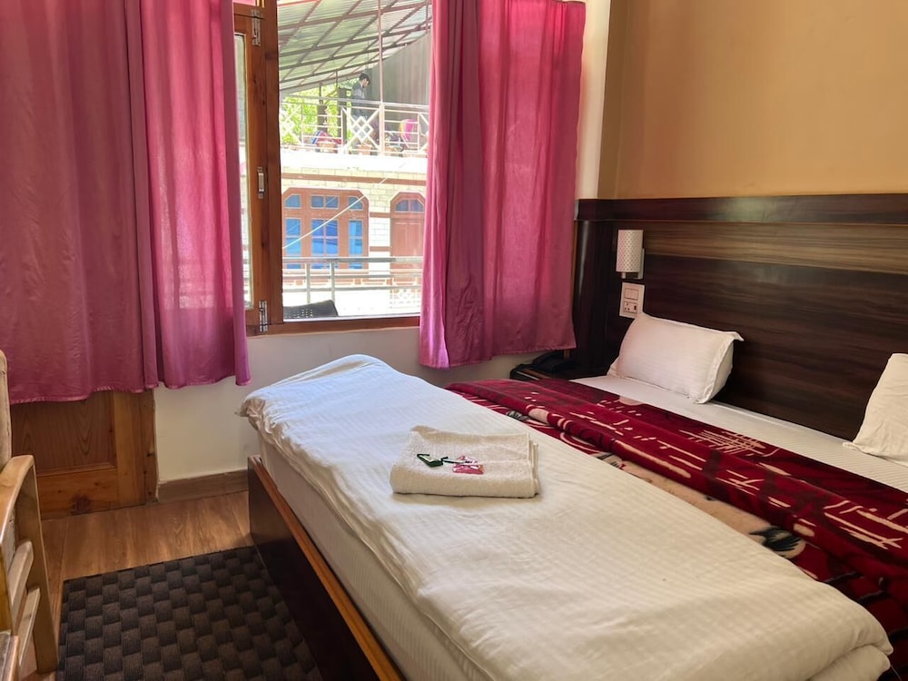 Basic Double Room photo 2