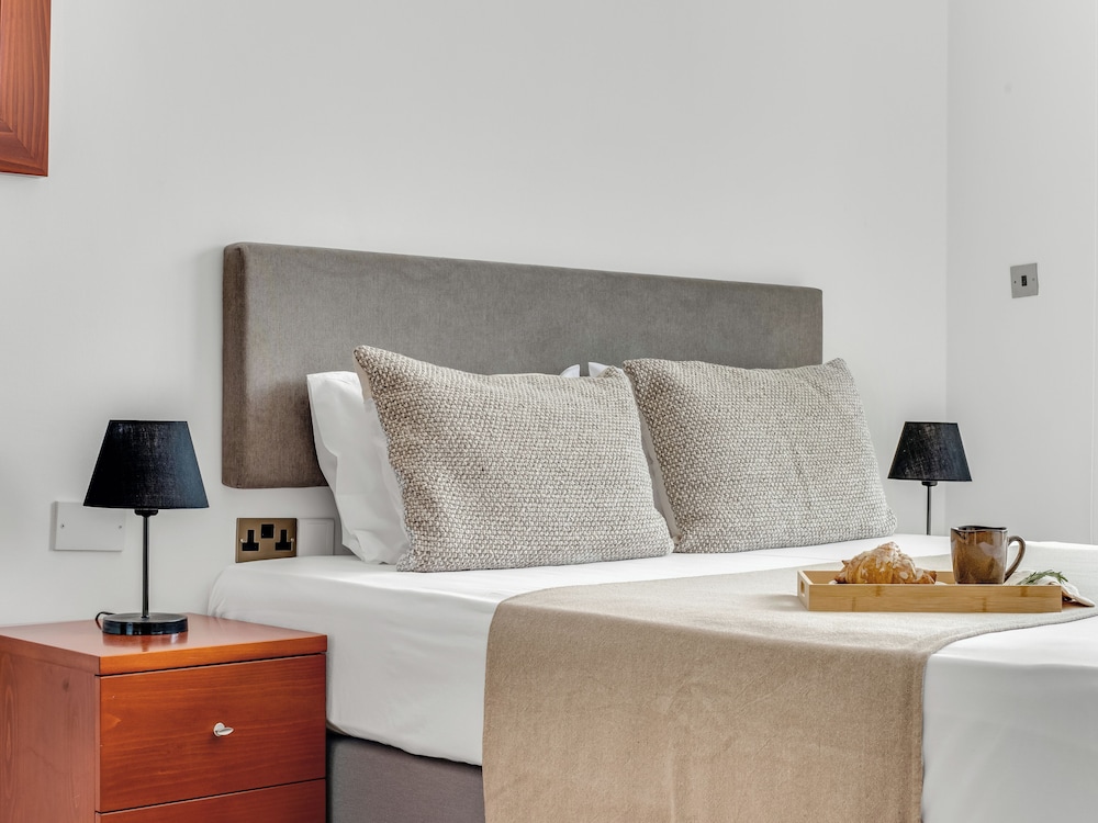 Studio, Multiple Bedrooms, Terrace photo 2
